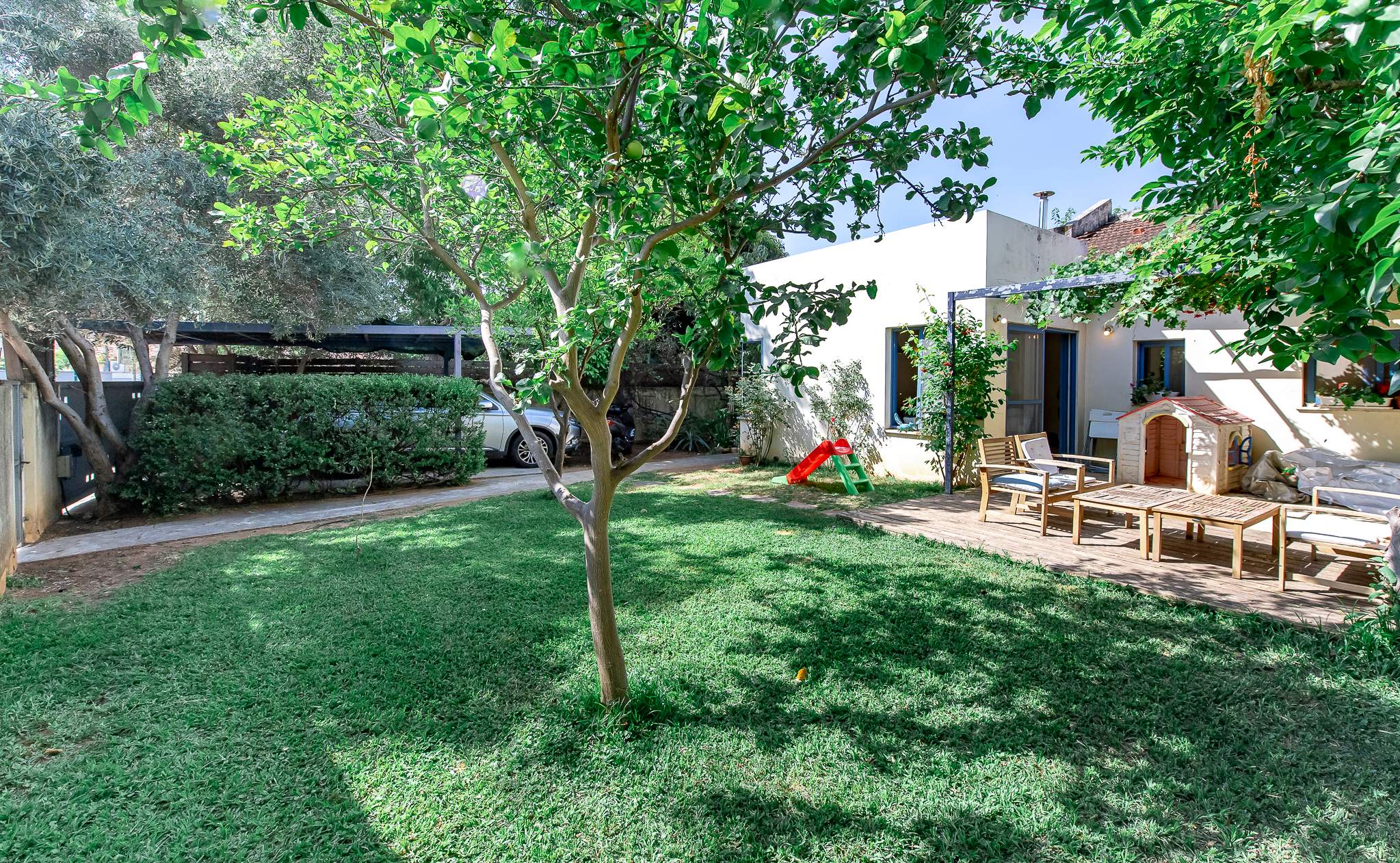 בית קסום על מגרש גדול