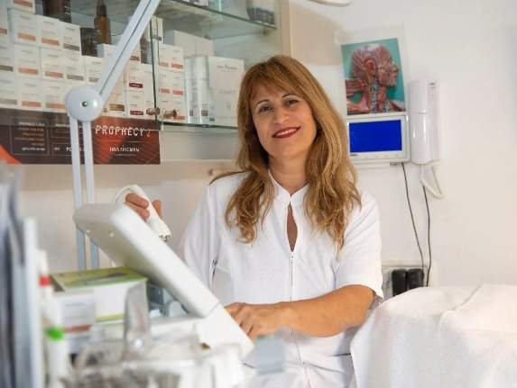 קוסמטיקאיות | אמירה צדקיהו