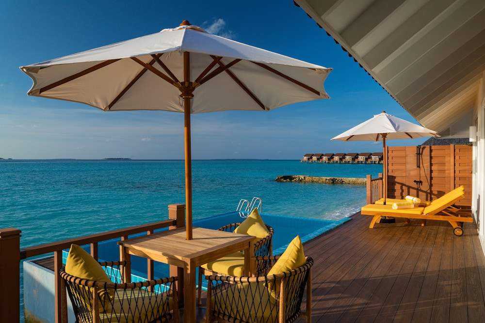 סוכני נסיעות | משה בר - Yalla Tasim