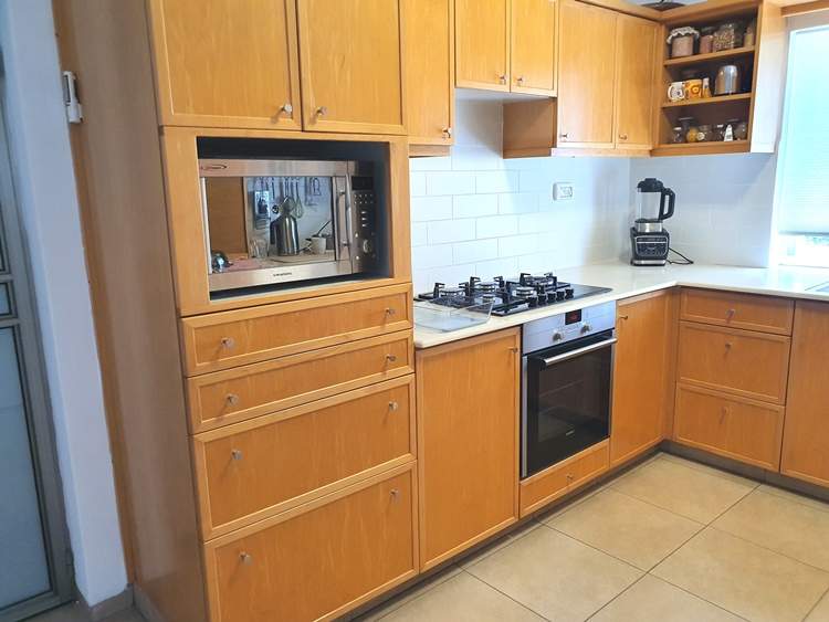 מתווכים | עמק השווה, גישה אחרת בנדל"ן - יעל איזנבאום