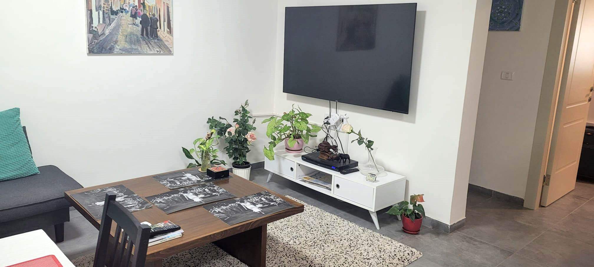 מתווכים | עמק השווה, גישה אחרת בנדל"ן - יעל איזנבאום