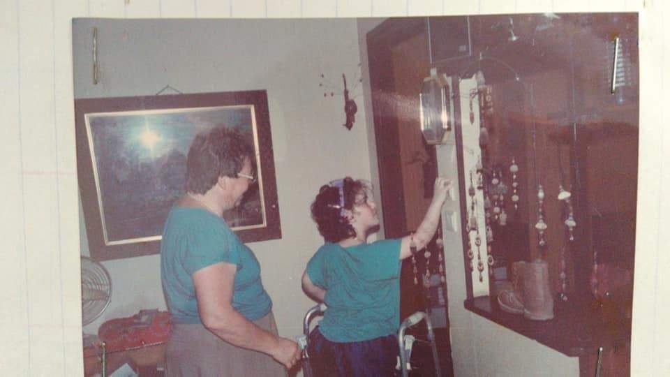 סדנאות | שרון ליפקין מדברת יותר מהגובה שלה