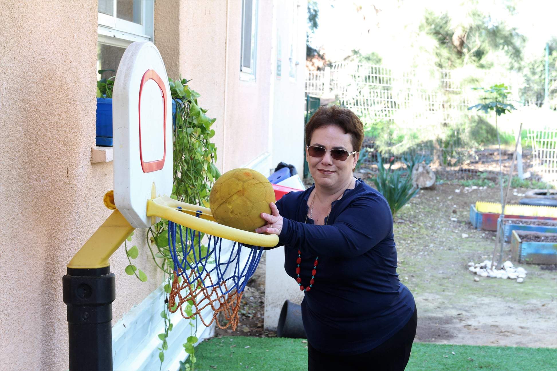 סדנאות | שרון ליפקין מדברת יותר מהגובה שלה