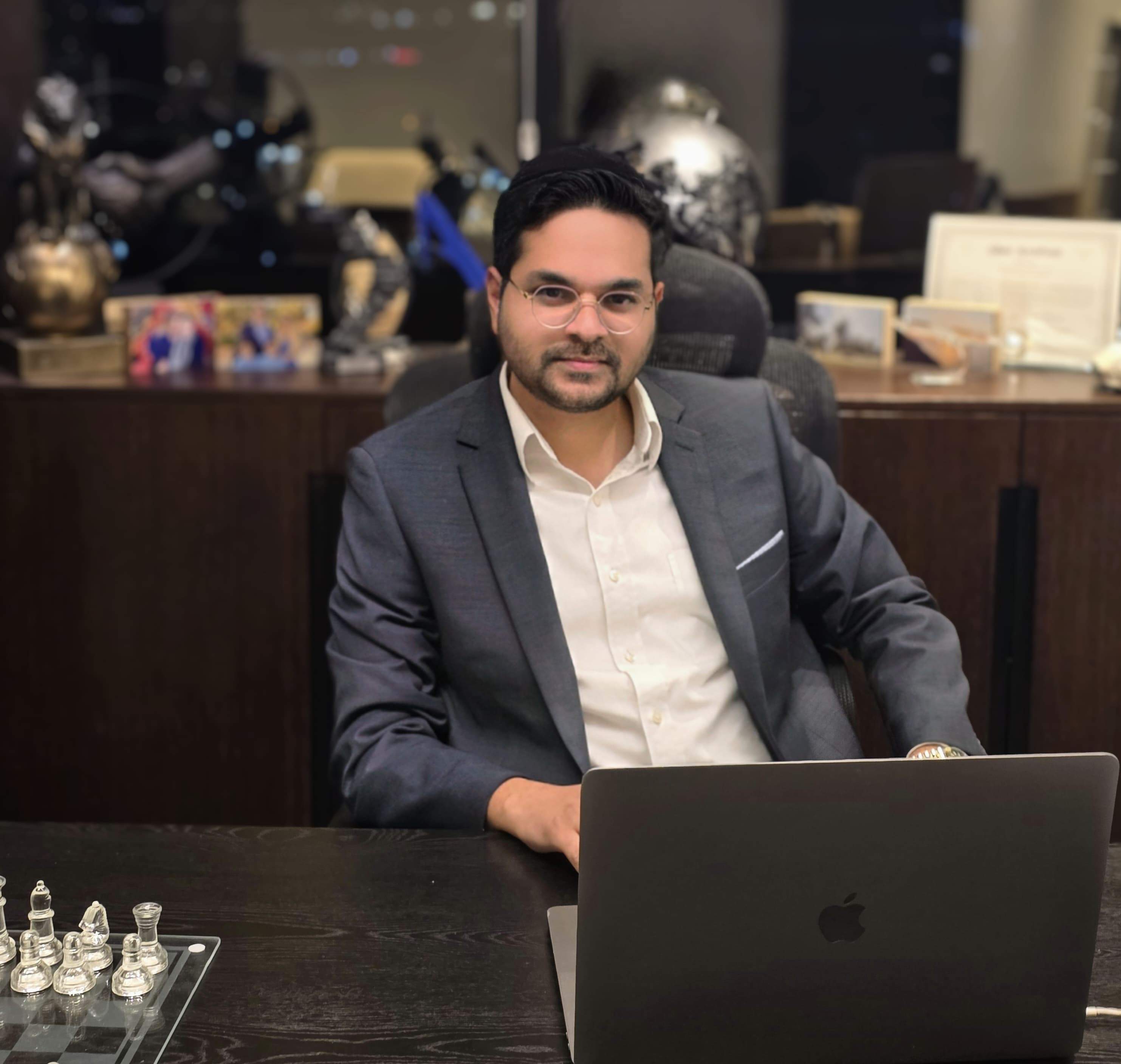 ניר יחזקאל - בי איג'נט