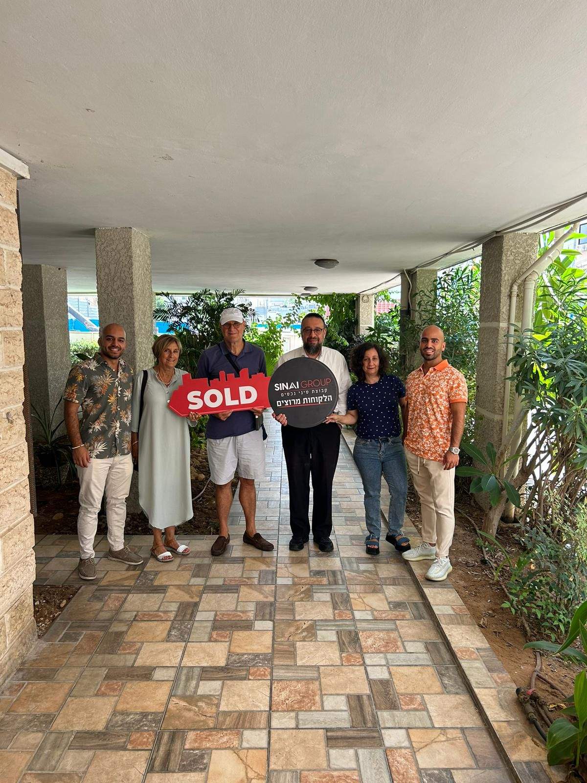 מתווכים | עידו סיני